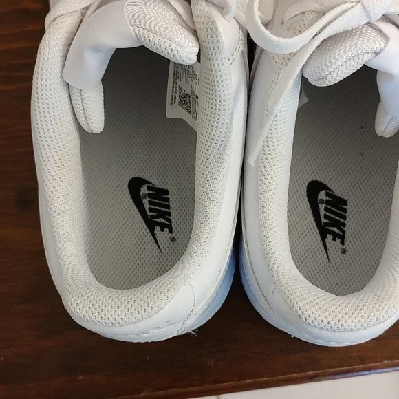 Nike White Lace-Up Sneakers Women's Size 10.5, Like New!!! Worn Once. - Picture 7 of 8